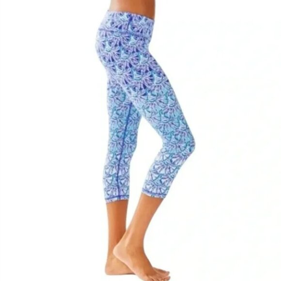 LILLY PULITZER | UPF 50+ Luxletic Weekender Crop Legging in Whisper Blue | XS - Picture 3 of 9